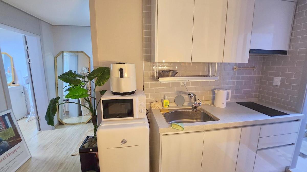 Arti #2 - Pet Friendly - Two - Party - Sillim - Danggok Station - View - Market Convenience Area - 3 Person Apartment *